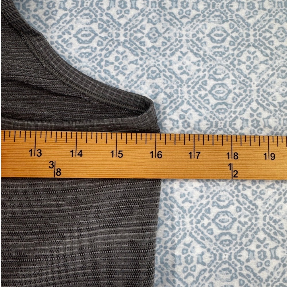 Lululemon Swiftly Tech Racerback Tank Top 2.0 Heathered Charcoal Grey Size 10 - Picture 4 of 6